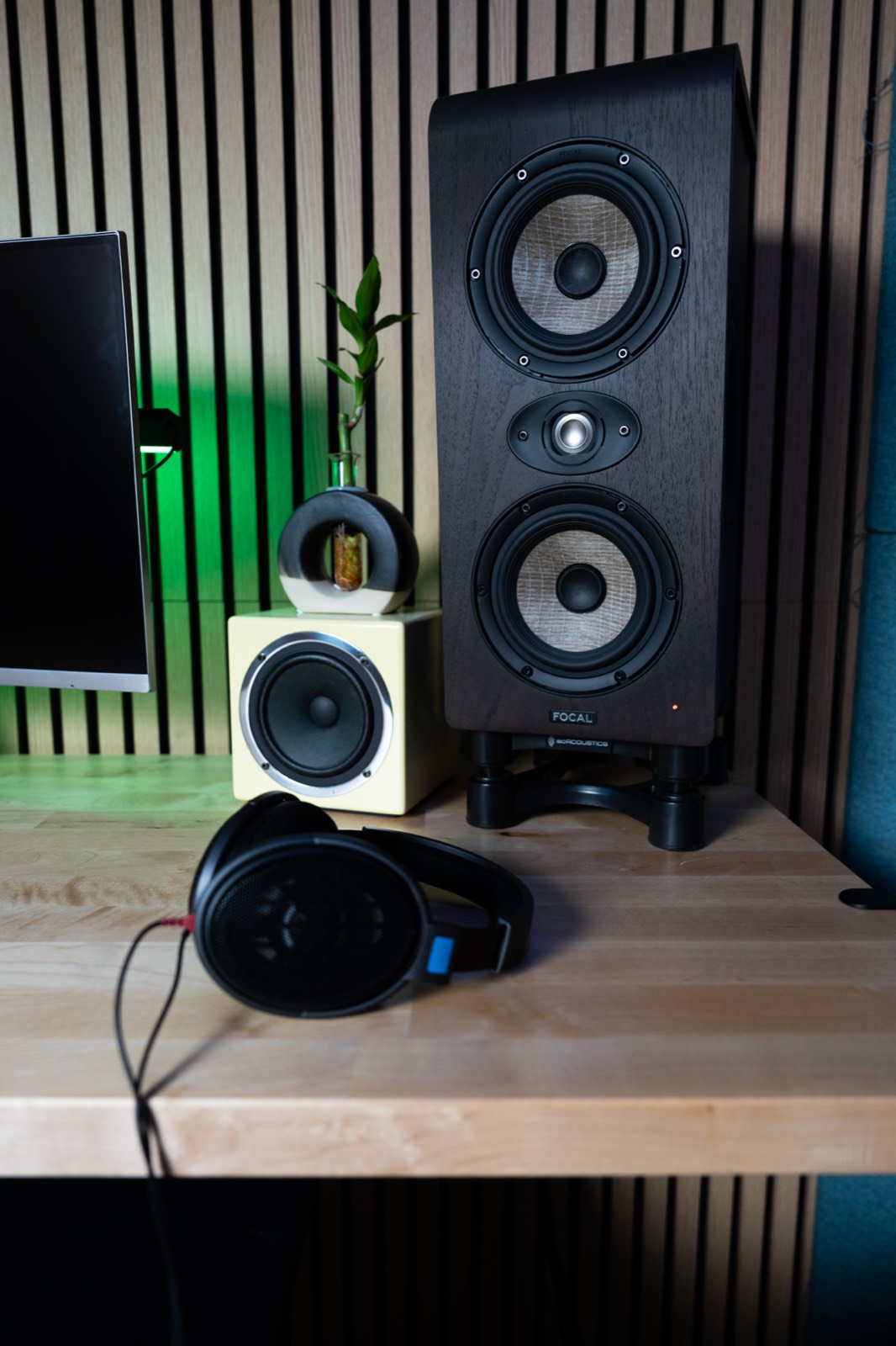 Guitar amp speaker cabinet